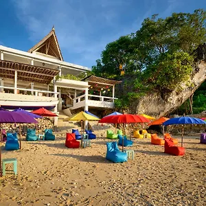 4* Pensión The Point Beach-front Balangan